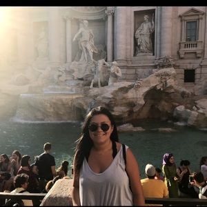 Meet your Posher, Carolina